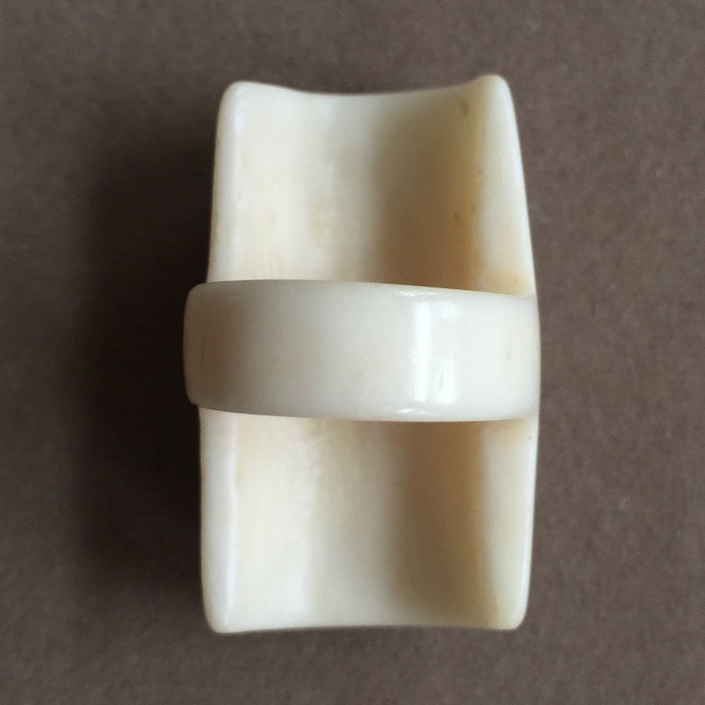 Bull Horn Cocktail Ring With Abstract Motive - Picture 2 of 5